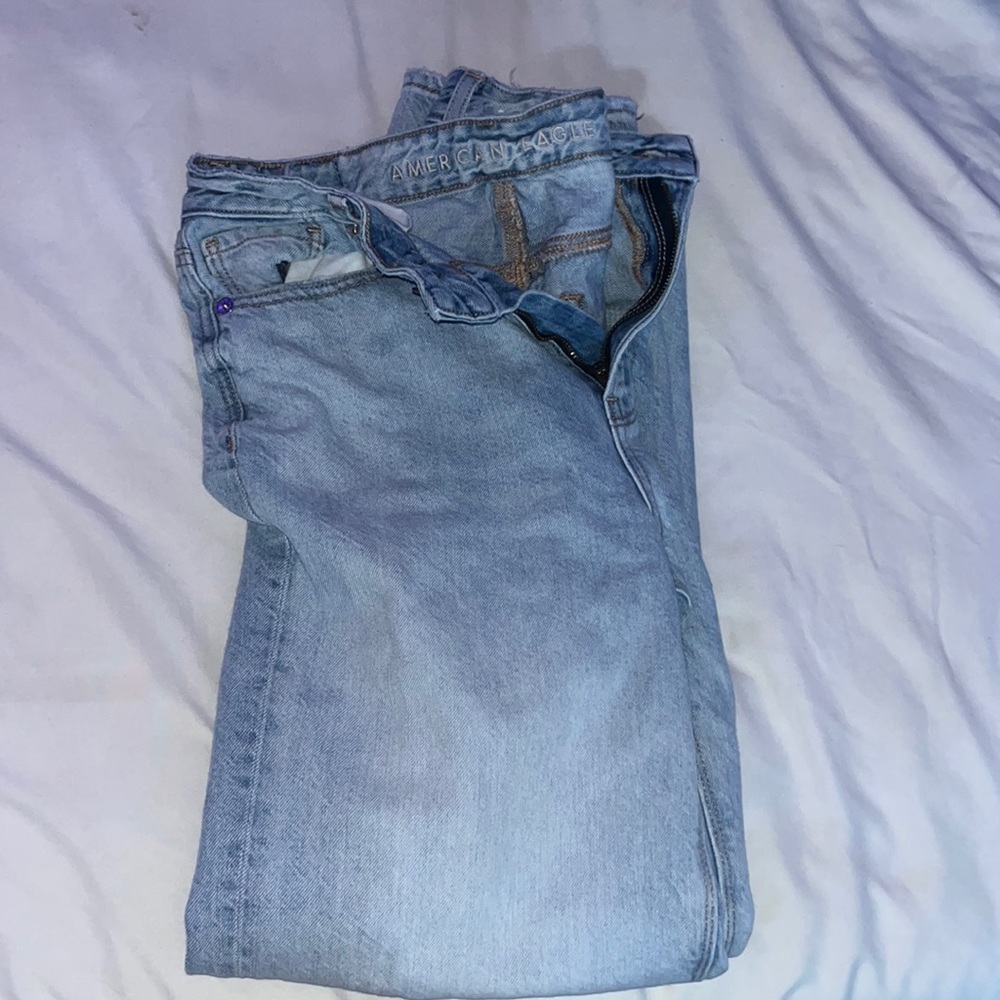 WOMENS AMERICAN EAGLE JEANS